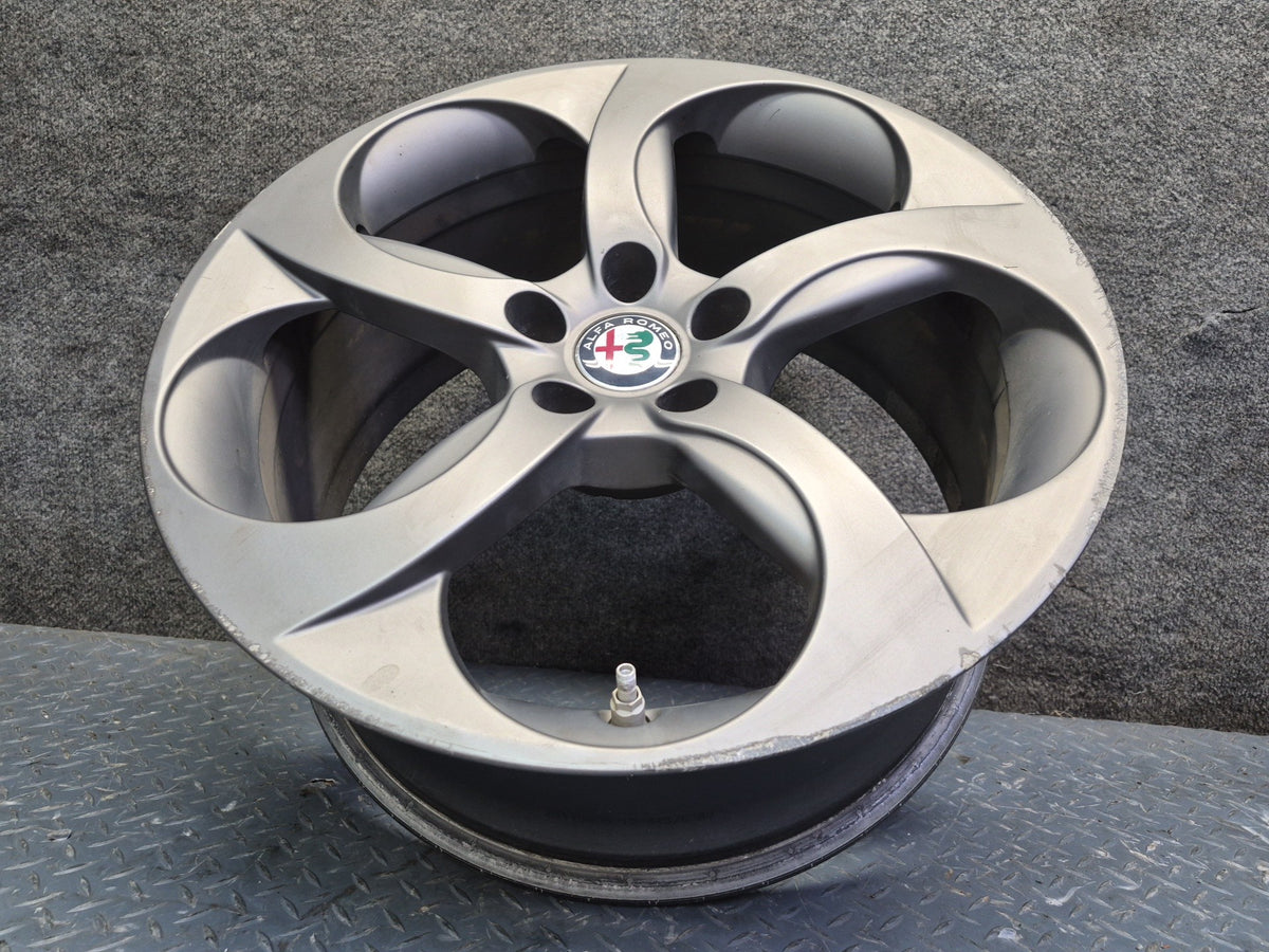 17-19 Alfa Romeo Giulia Factory R18" Alloy Wheel Rim 18x8J ET33 OEM