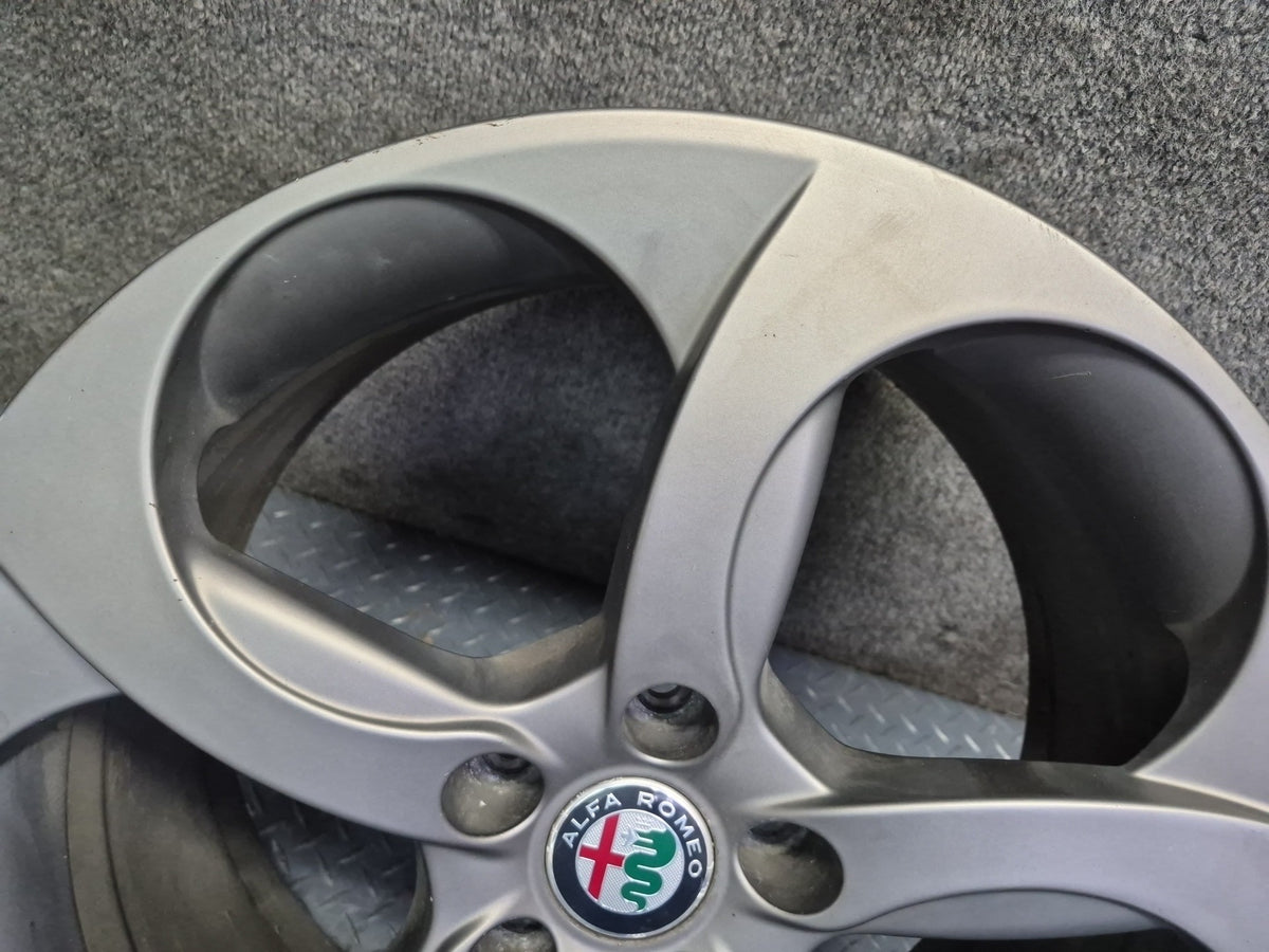 17-19 Alfa Romeo Giulia Factory R18" Alloy Wheel Rim 18x8J ET33 OEM