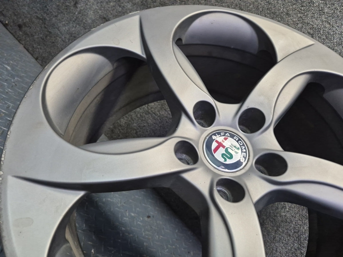 17-19 Alfa Romeo Giulia Factory R18" Alloy Wheel Rim 18x8J ET33 OEM