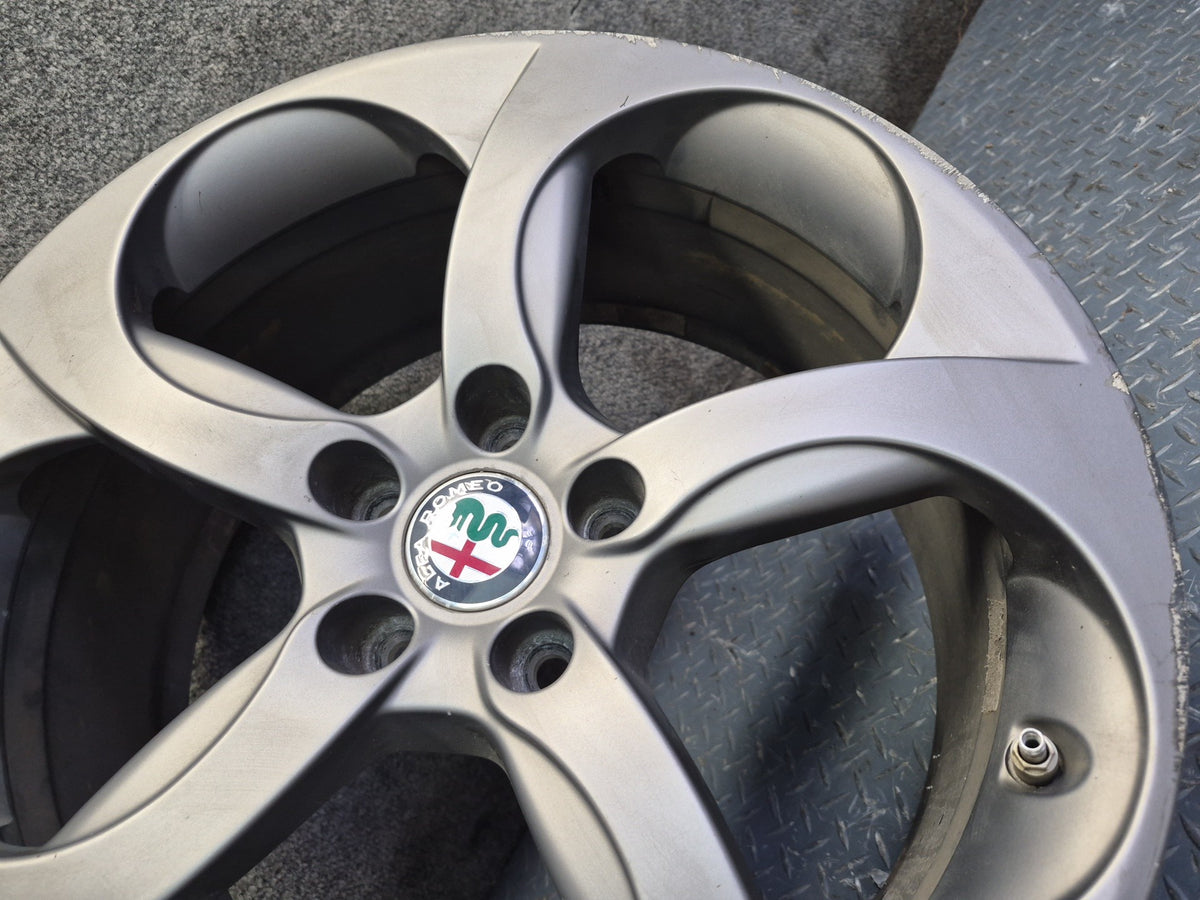 17-19 Alfa Romeo Giulia Factory R18" Alloy Wheel Rim 18x8J ET33 OEM