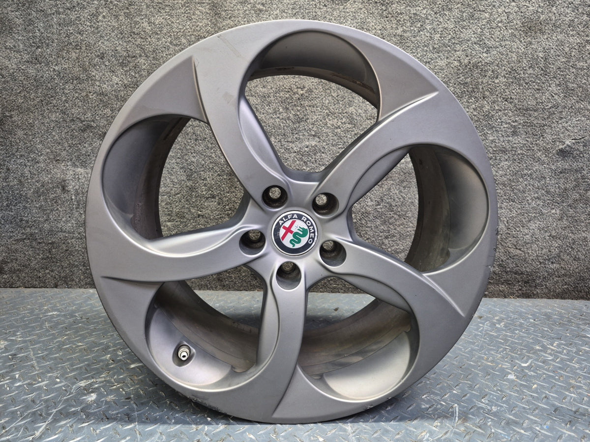 17-19 Alfa Romeo Giulia Factory R18" Alloy Wheel Rim 18x8J ET33 OEM
