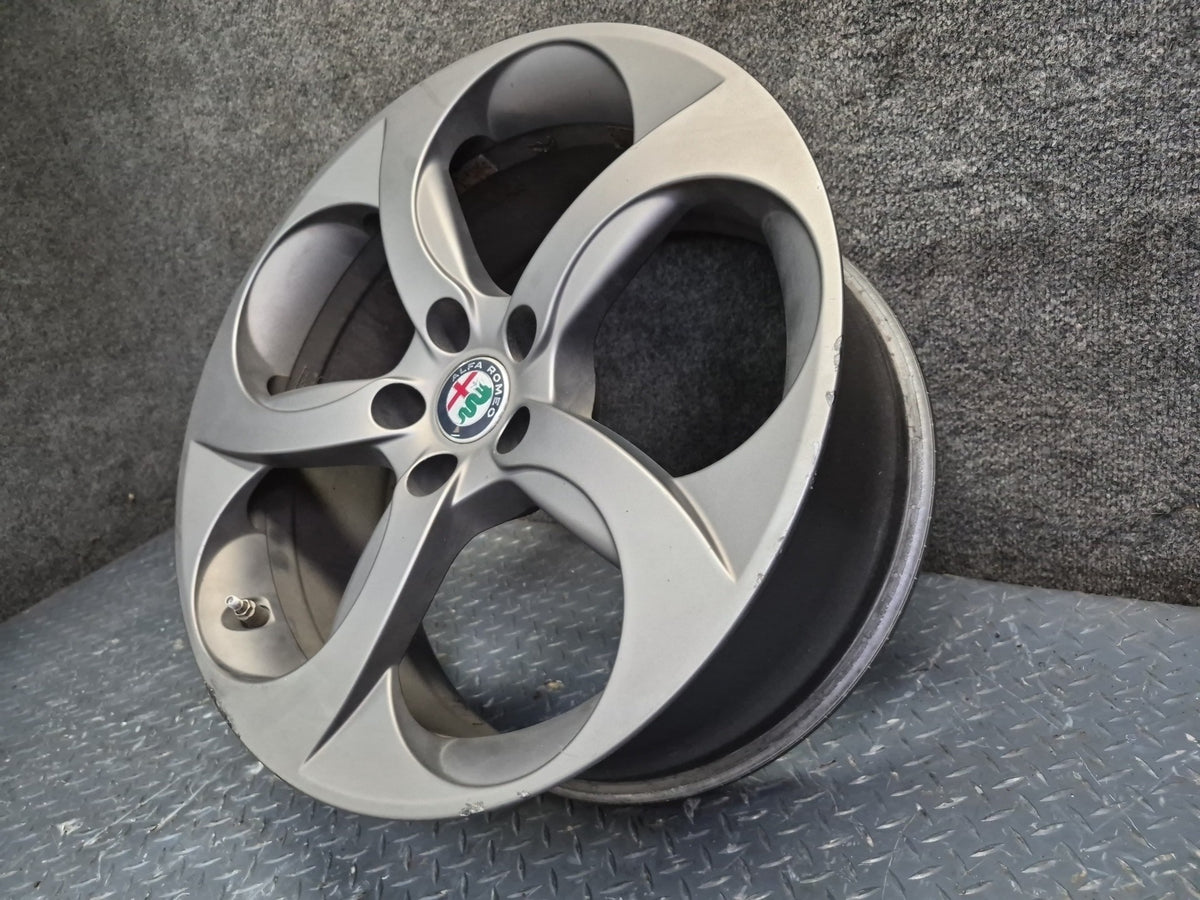 17-19 Alfa Romeo Giulia Factory R18" Alloy Wheel Rim 18x8J ET33 OEM