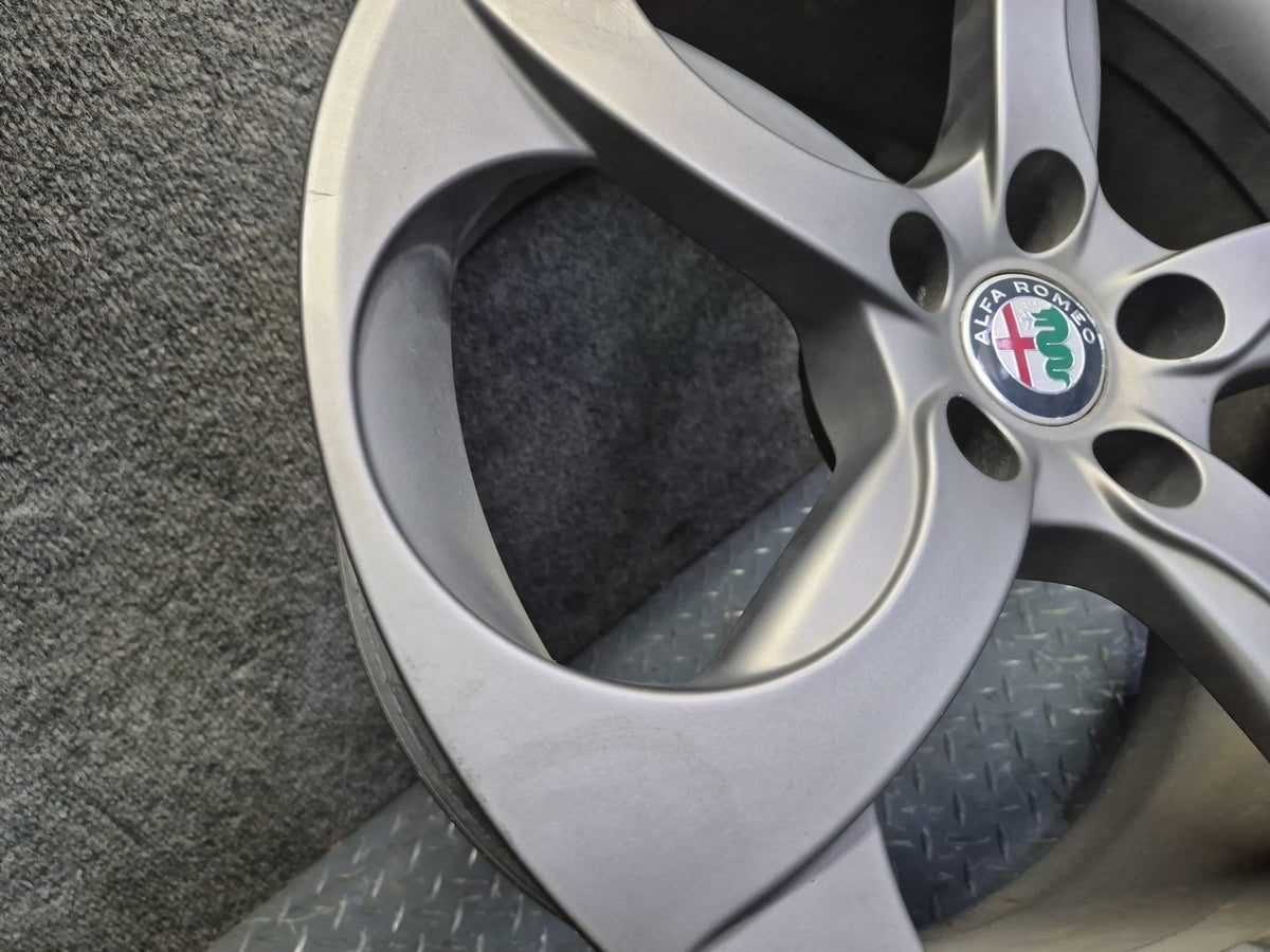 17-19 Alfa Romeo Giulia Factory R18" Alloy Wheel Rim 18x8J ET33 OEM