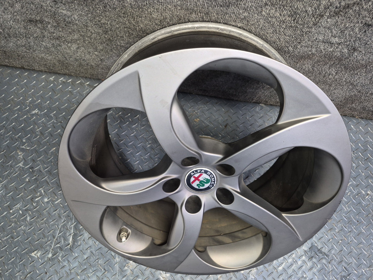 17-19 Alfa Romeo Giulia Factory R18" Alloy Wheel Rim 18x8J ET33 OEM