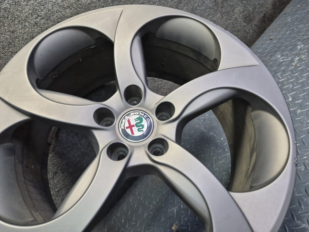 17-19 Alfa Romeo Giulia Factory R18" Alloy Wheel Rim 18x8J ET33 OEM
