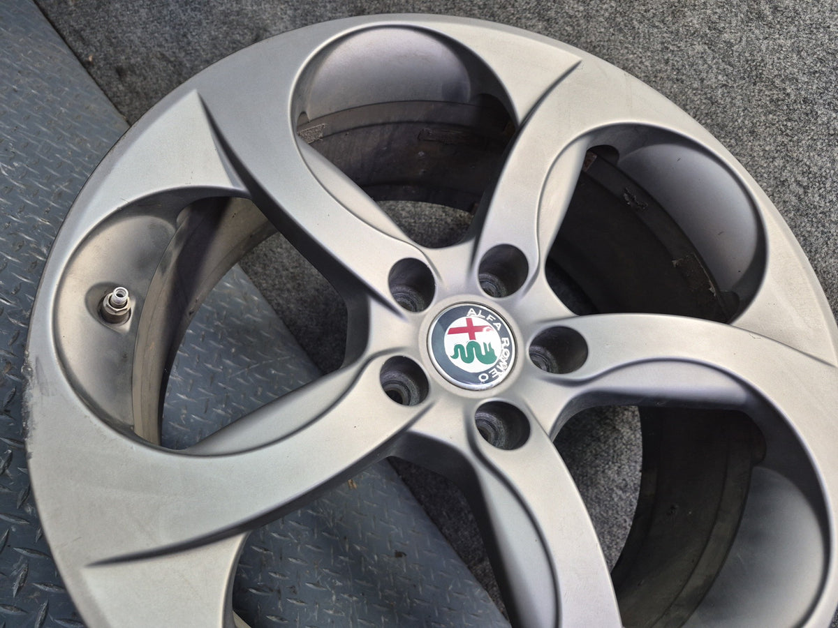 17-19 Alfa Romeo Giulia Factory R18" Alloy Wheel Rim 18x8J ET33 OEM