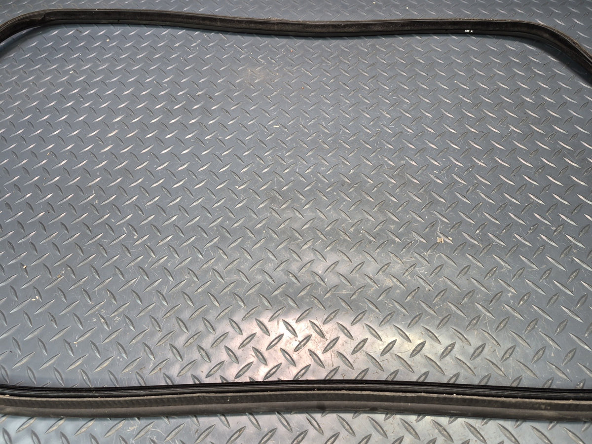 01-06 BMW E46 330ci Convertible Rear Trunk Lid Weatherstrip Rubber Seal OEM