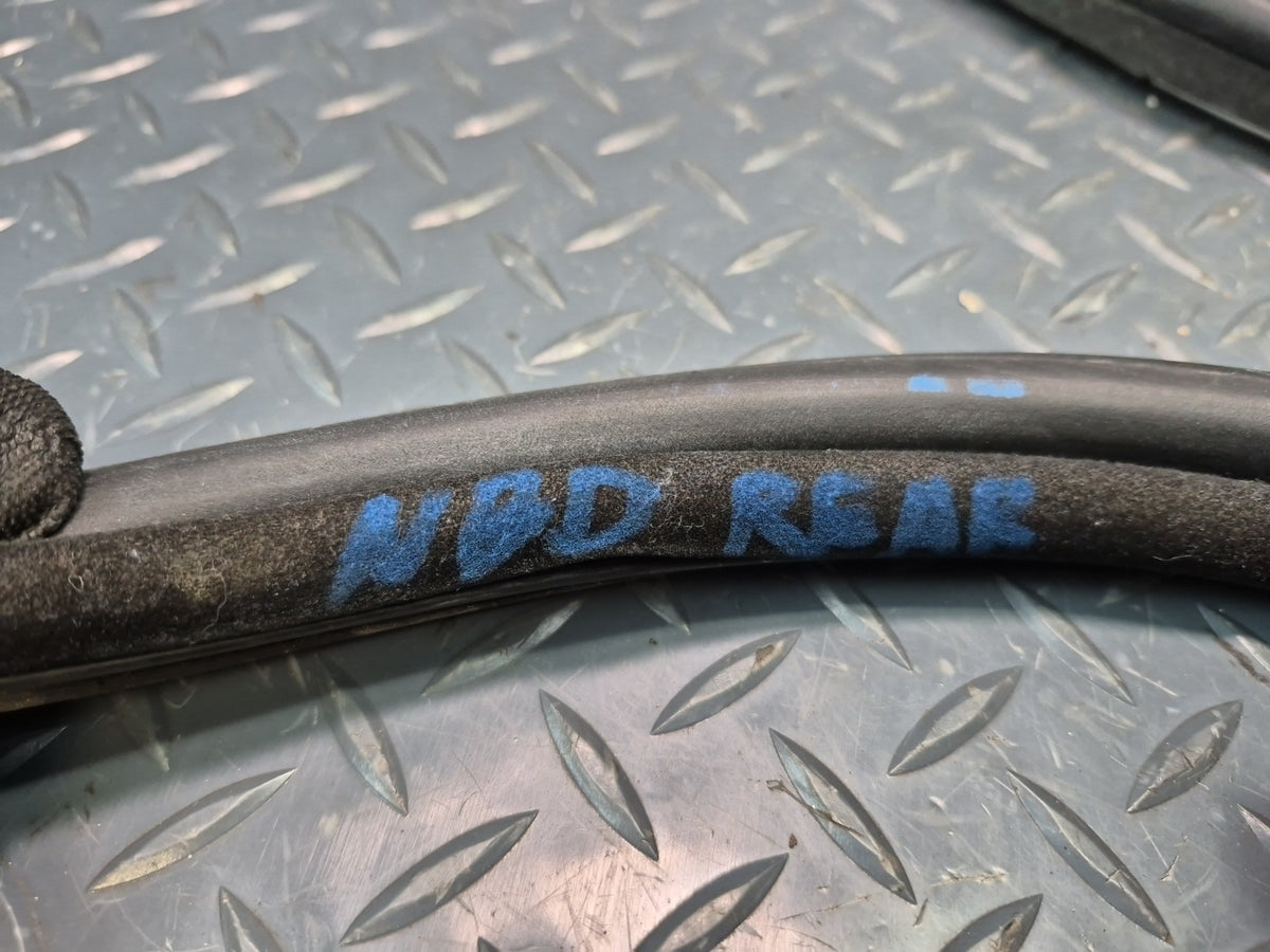01-06 BMW E46 330ci Convertible Rear Trunk Lid Weatherstrip Rubber Seal OEM