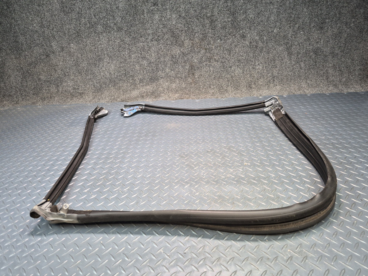 05-13 Chevrolet Corvette C6 Convert Front Windshield Frame Weatherstrip Seal OEM