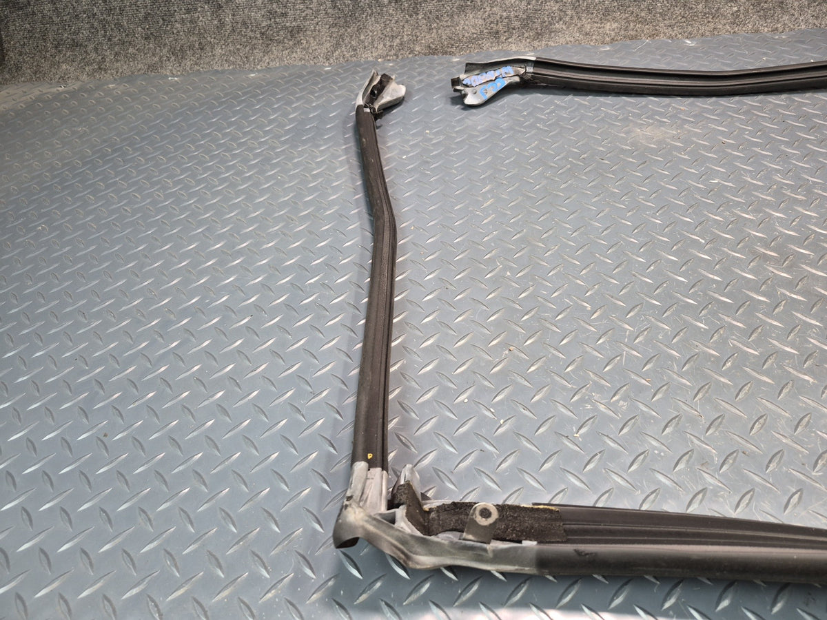 05-13 Chevrolet Corvette C6 Convert Front Windshield Frame Weatherstrip Seal OEM