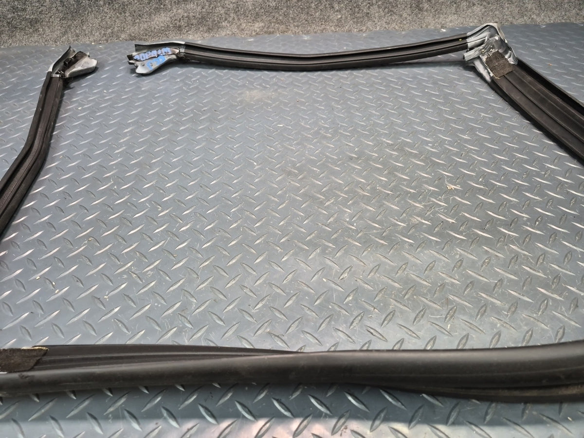 05-13 Chevrolet Corvette C6 Convert Front Windshield Frame Weatherstrip Seal OEM