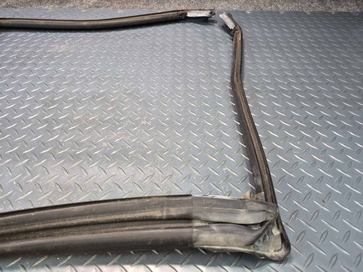 05-13 Chevrolet Corvette C6 Convert Front Windshield Frame Weatherstrip Seal OEM