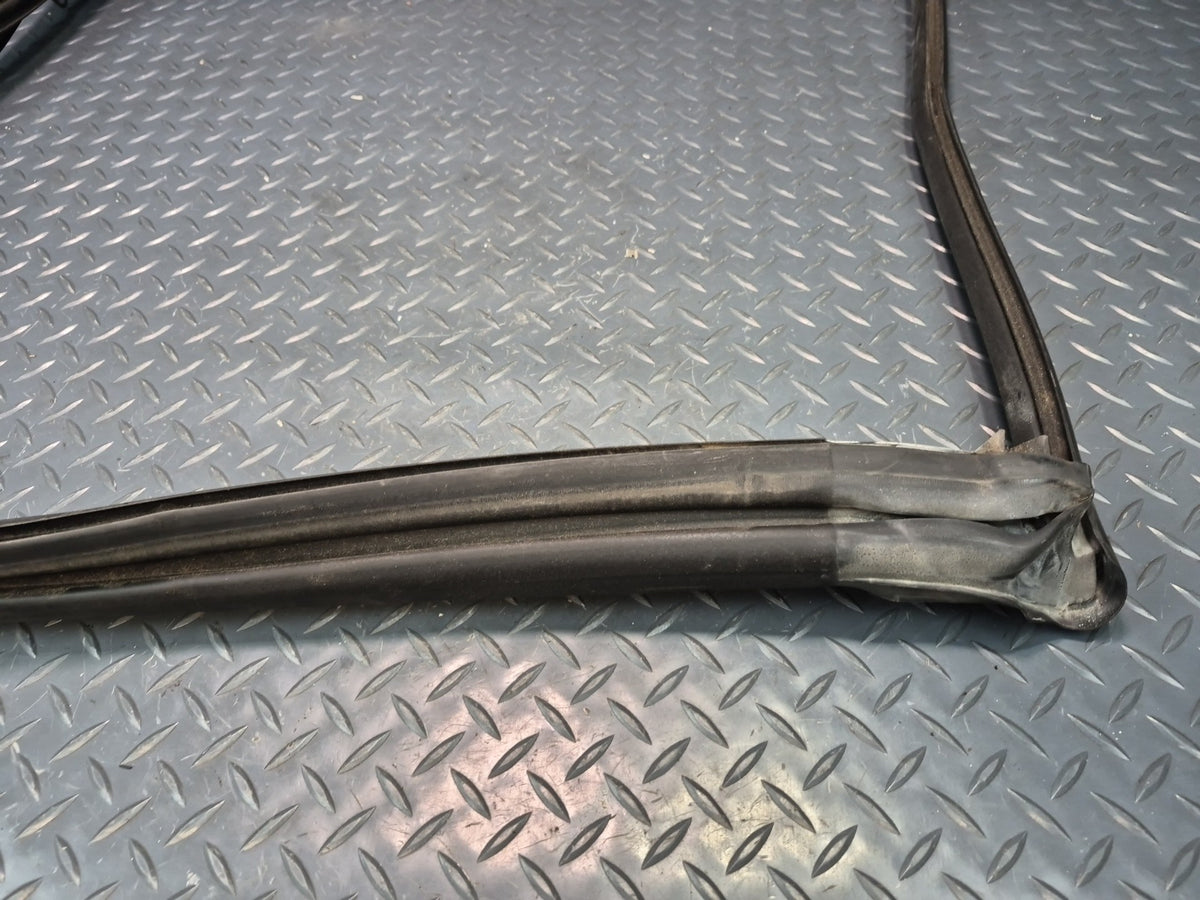 05-13 Chevrolet Corvette C6 Convert Front Windshield Frame Weatherstrip Seal OEM