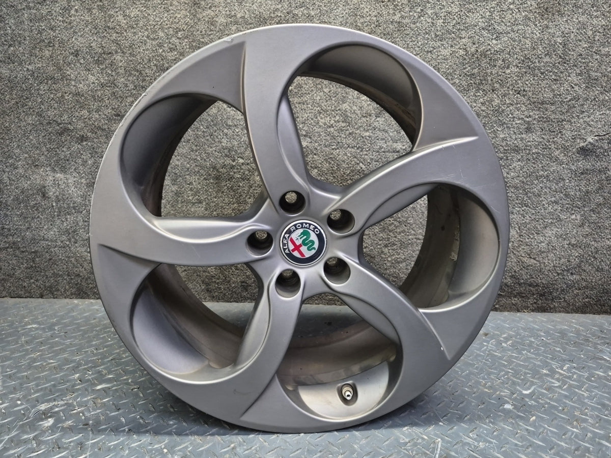 17-19 Alfa Romeo Giulia Factory R18" Alloy Wheel Rim 18x8J ET33 OEM