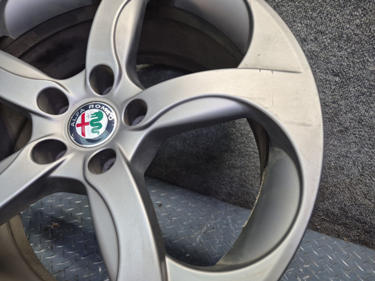 17-19 Alfa Romeo Giulia Factory R18" Alloy Wheel Rim 18x8J ET33 OEM