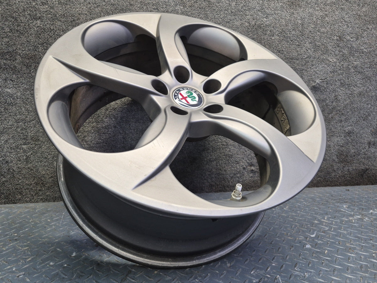 17-19 Alfa Romeo Giulia Factory R18" Alloy Wheel Rim 18x8J ET33 OEM