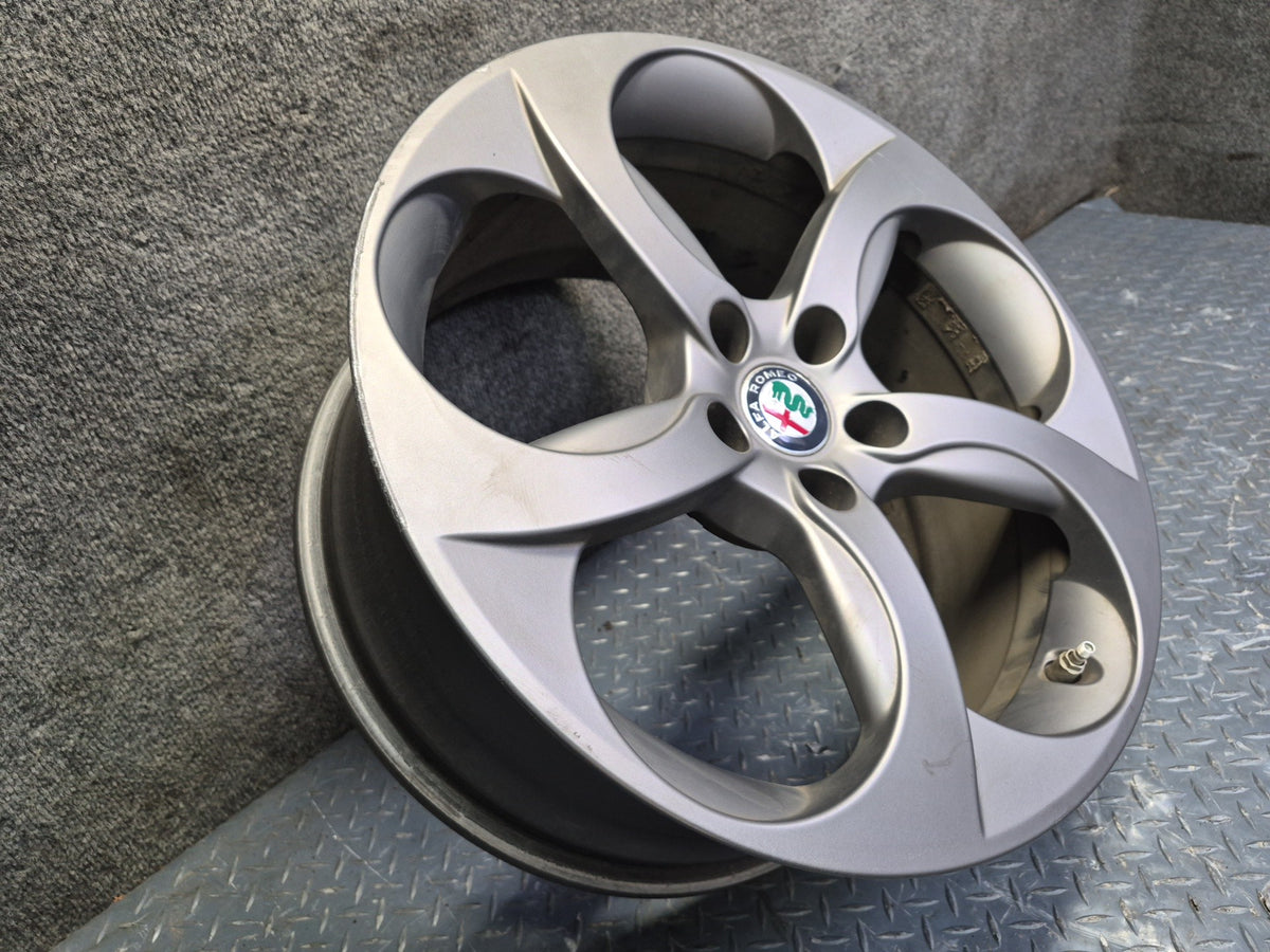 17-19 Alfa Romeo Giulia Factory R18" Alloy Wheel Rim 18x8J ET33 OEM