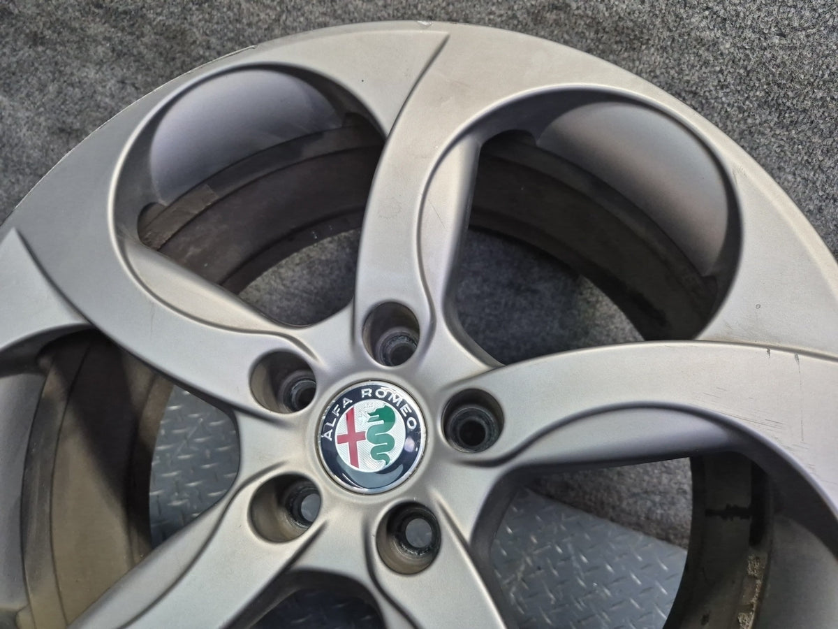 17-19 Alfa Romeo Giulia Factory R18" Alloy Wheel Rim 18x8J ET33 OEM