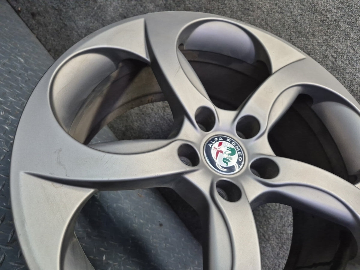 17-19 Alfa Romeo Giulia Factory R18" Alloy Wheel Rim 18x8J ET33 OEM