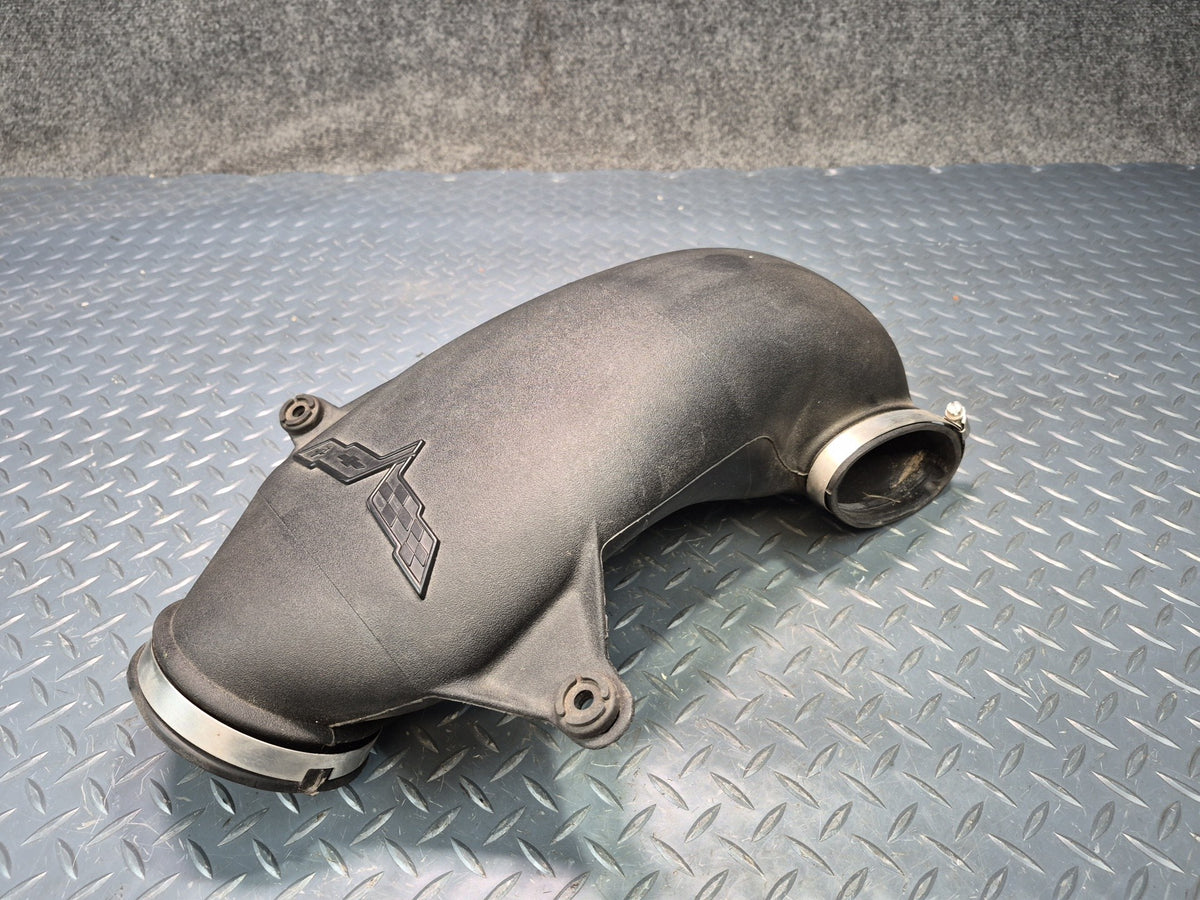 05-09 Chevrolet Corvette C6 Air Intake Duct Tube Line 15214584 OEM