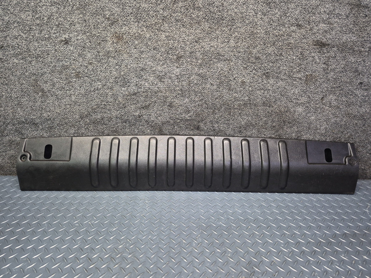 2003-2009 Hummer H2 Rear Trunk Tailgate Scuff Sill Plate Trim Panel Damaged