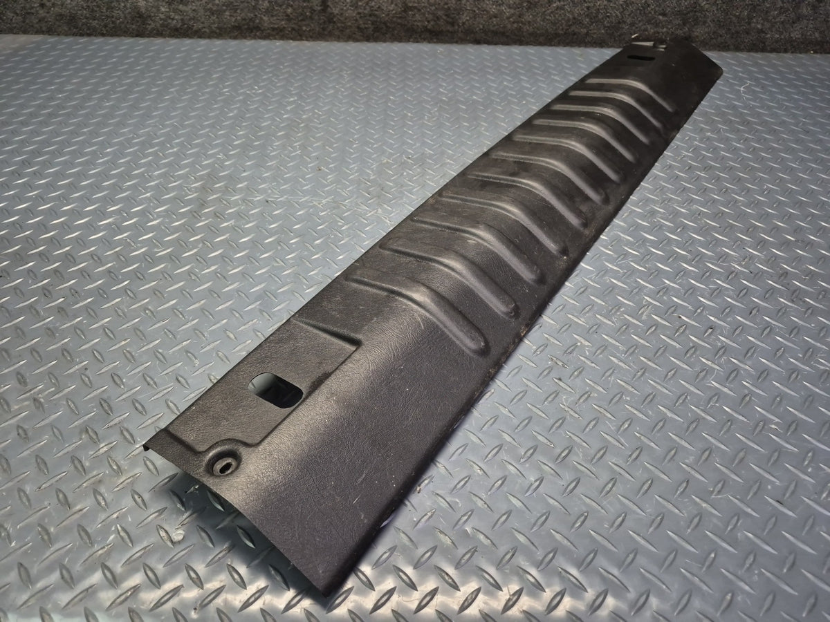 2003-2009 Hummer H2 Rear Trunk Tailgate Scuff Sill Plate Trim Panel Damaged