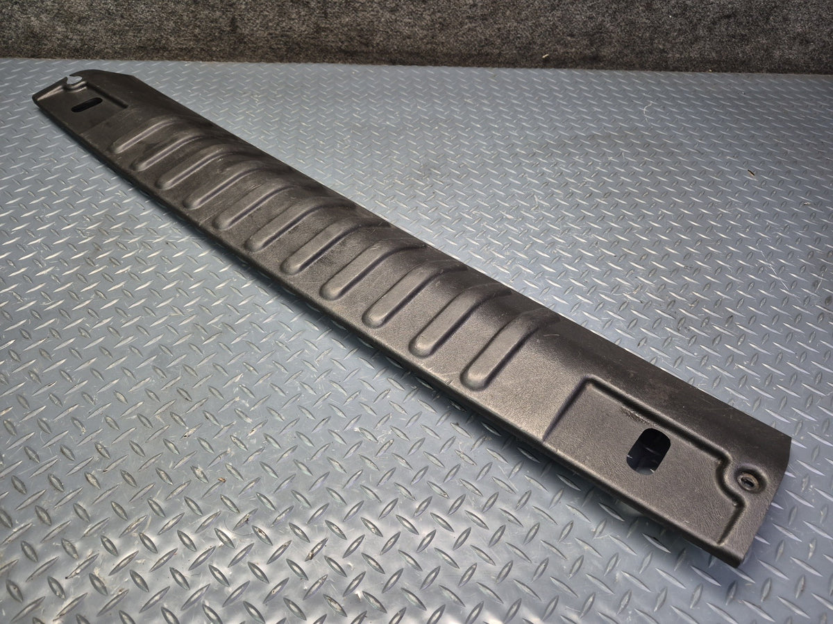 2003-2009 Hummer H2 Rear Trunk Tailgate Scuff Sill Plate Trim Panel Damaged