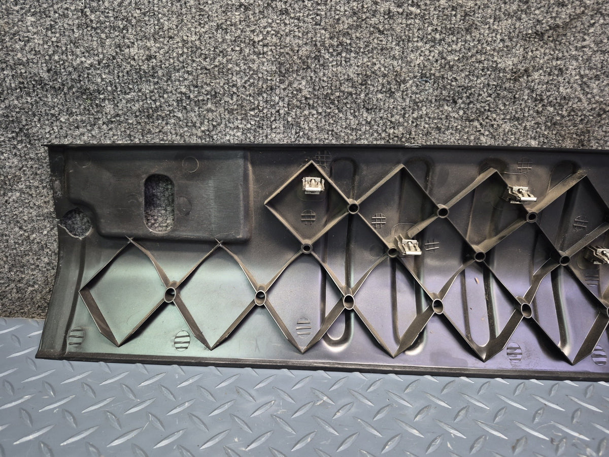 2003-2009 Hummer H2 Rear Trunk Tailgate Scuff Sill Plate Trim Panel Damaged