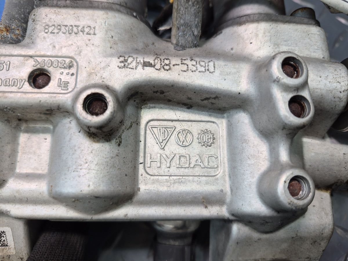 08-10 Porsche Cayenne 957 Front Air Suspension Hydraulic Valve Block 7L0411851