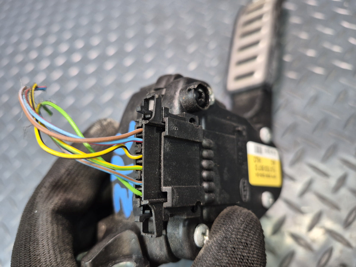 2003-2010 Porsche Cayenne 957 Gas Acceleration Pedal 7L0723507D