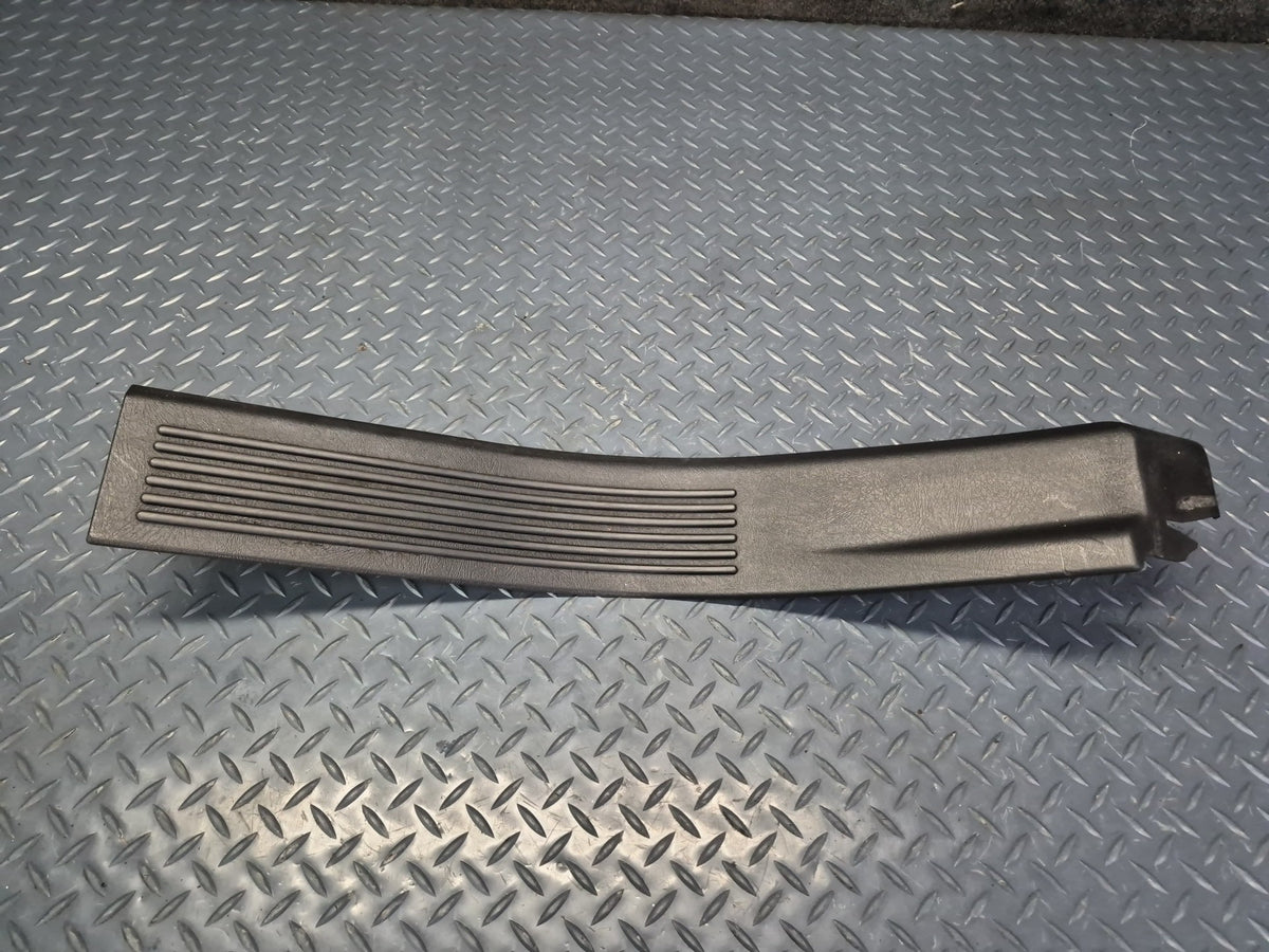 03-09 Hummer H2 Rear Left & Right Door Scuff Sill Plate Trim Panel Set Damaged