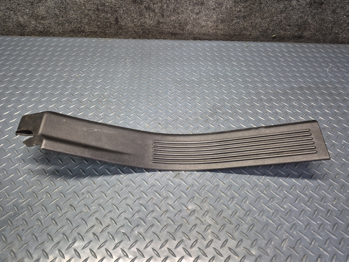 03-09 Hummer H2 Rear Left & Right Door Scuff Sill Plate Trim Panel Set Damaged