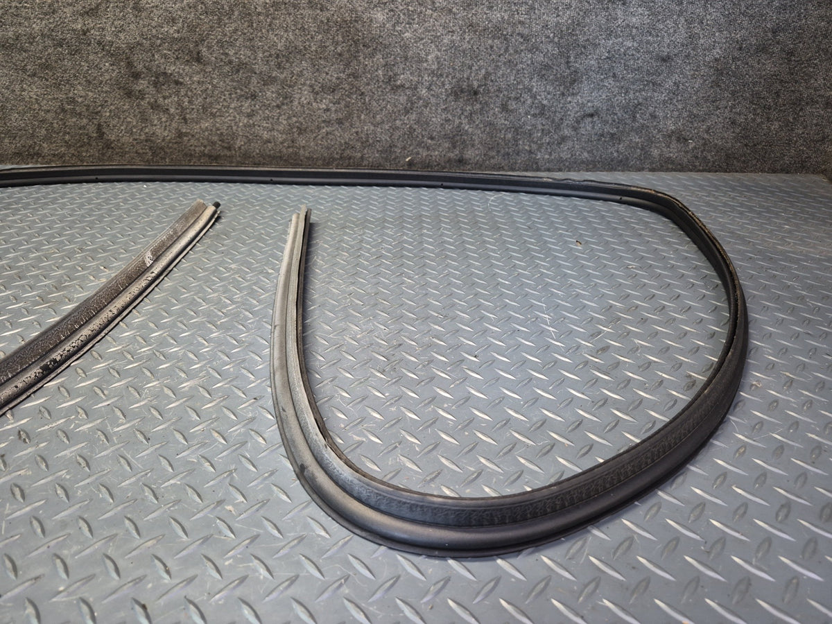 2003-2009 Hummer H2 Rear Trunk Tailgate Lift Gate Weather Strip Rubber Seal