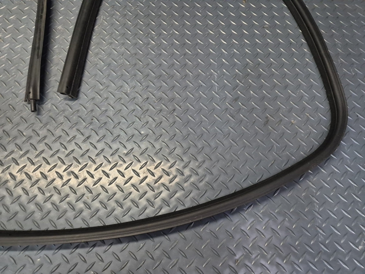 2003-2009 Hummer H2 Rear Trunk Tailgate Lift Gate Weather Strip Rubber Seal