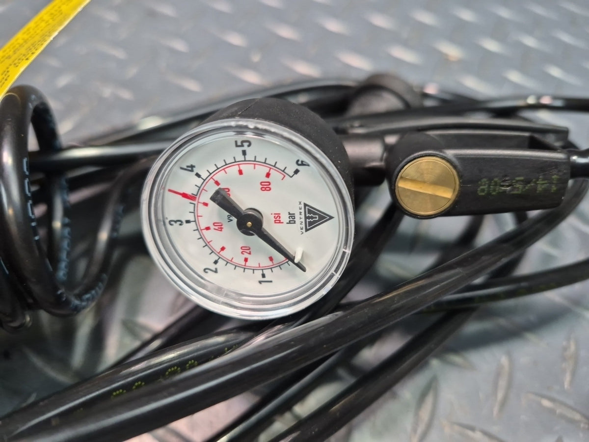 2003-2010 Porsche Cayenne 957 Tire Air Compressor Pump w Manometer & Case