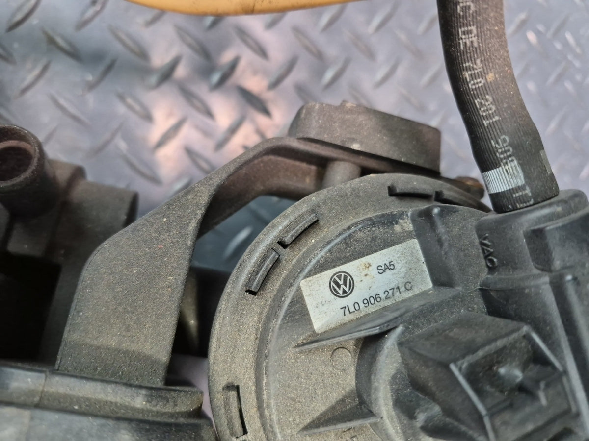 2008-2010 Porsche Cayenne 957 Fuel Evap Vapor Charcoal Canister 7L0906271C