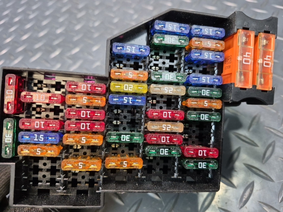 2008-2010 Porsche Cayenne 957 Front Right Fuse Relay Box Module