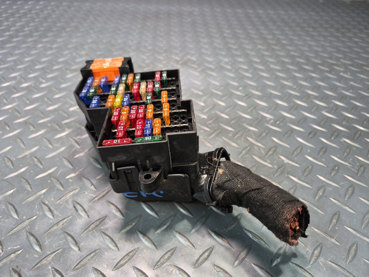 2008-2010 Porsche Cayenne 957 Front Right Fuse Relay Box Module