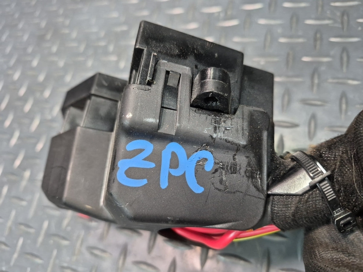 2008-2010 Porsche Cayenne 957 Front Right Fuse Relay Box Module