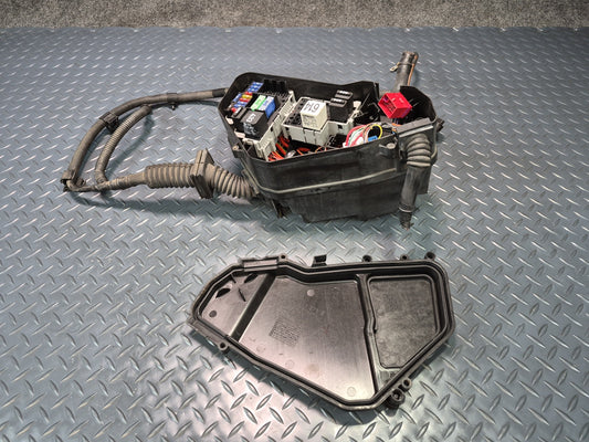 2003-2010 Porsche Cayenne 957 Under Hood Fuse Relay Box Module 7L0937576B