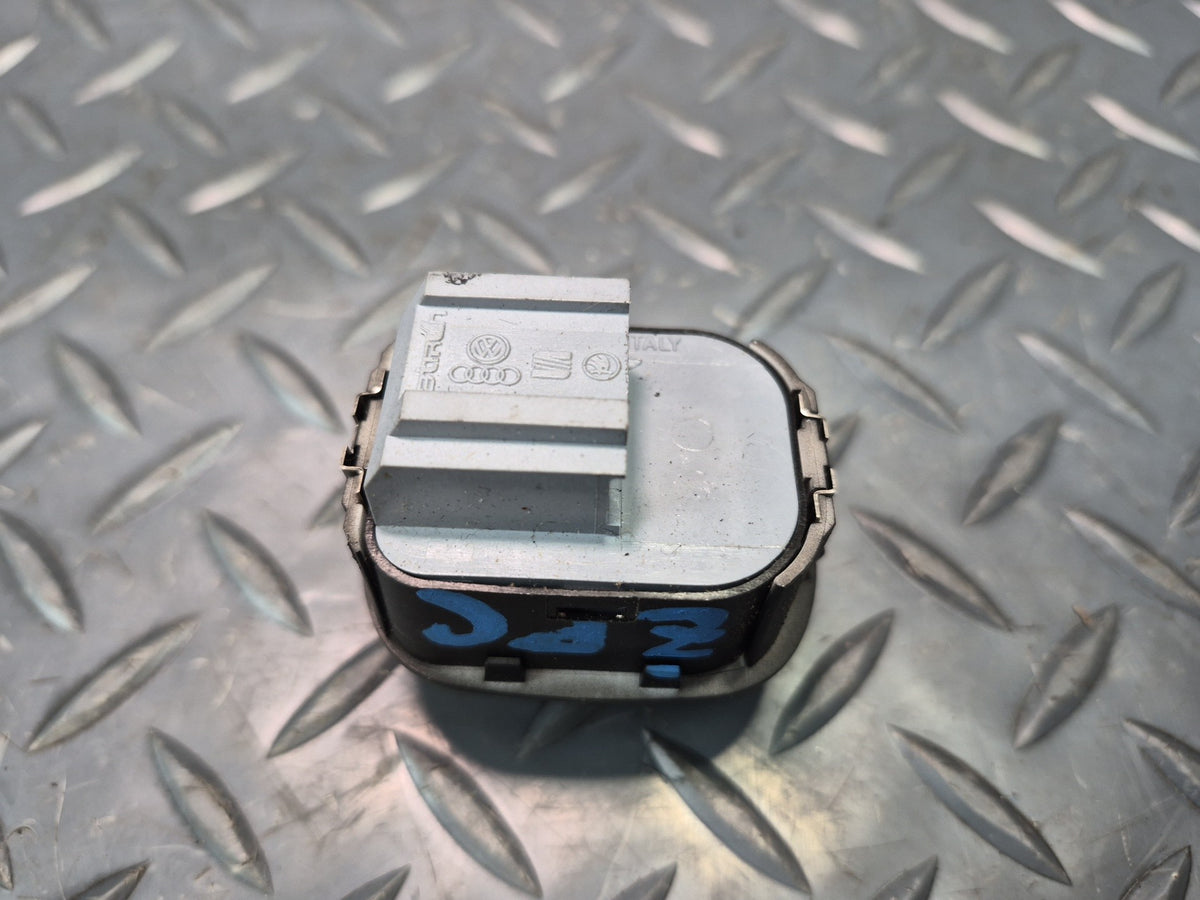 2003-2010 Porsche Cayenne 957 Side View Heated Mirror Control Switch