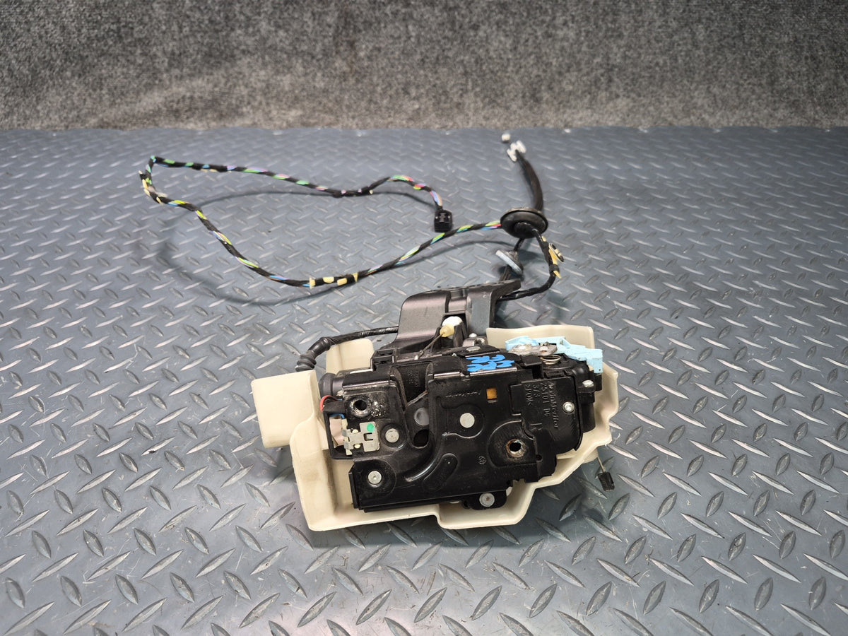 2003-2010 Porsche Cayenne 957 Front Right Door Lock Latch Actuator