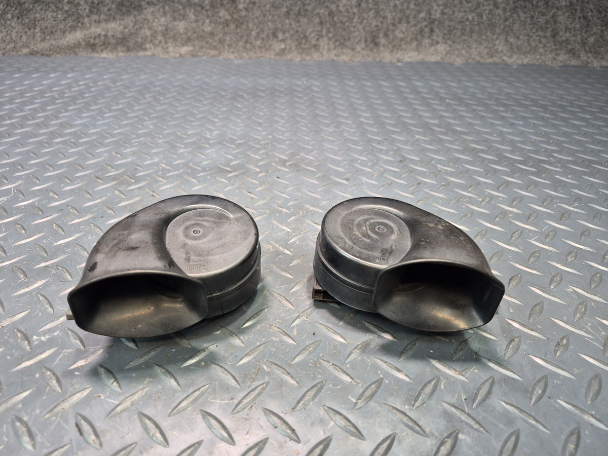 98-00 Lexus UCF20L LS400 Set of 2 High & Low Tone Note Pitch Horn Signal OEM