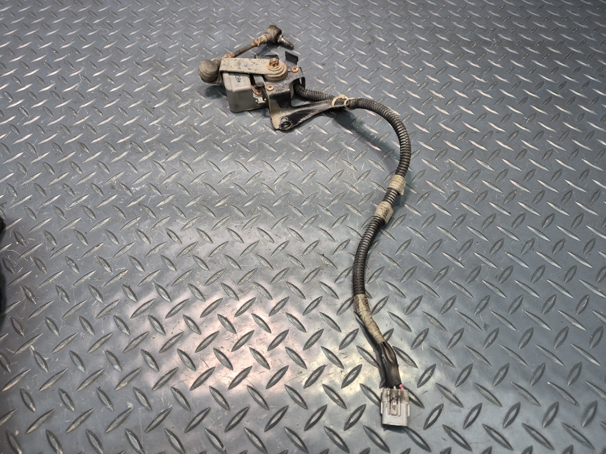 98-00 Lexus UCF20L LS400 Front Right Suspension Height Sensor Module OEM