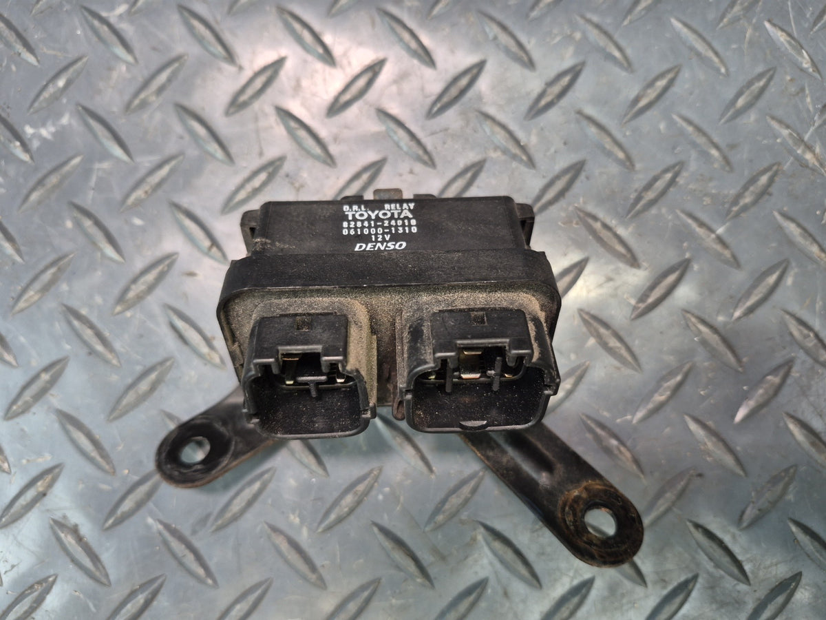 98-00 Lexus UCF20L LS400 Daytime Running Light Relay 82841-24010 OEM