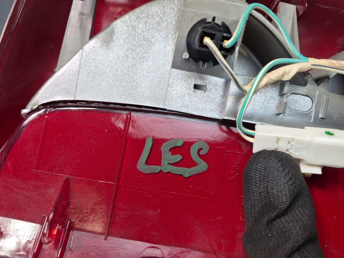 95-00 Lexus UCF20L LS400 Rear Third 3RD Brake Light Lamp Ivory OEM