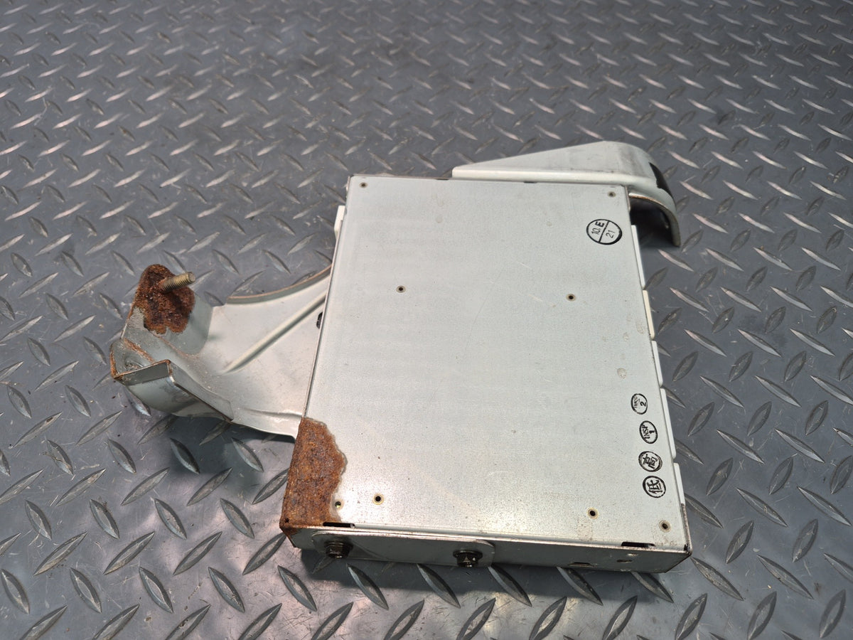 2003-2005 Lexus UZJ120L GX470 Multi Display Control Unit 86104-45010