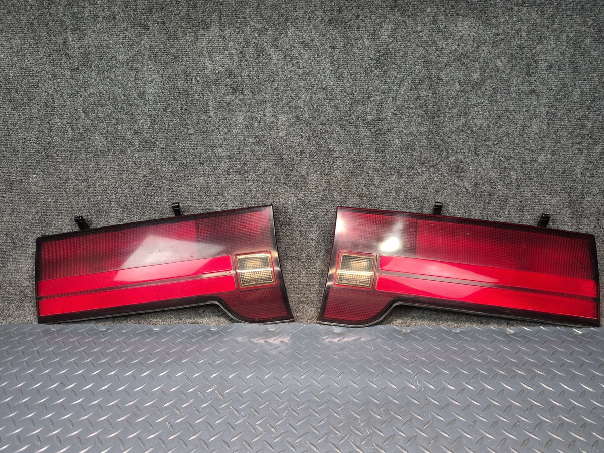 93-96 Toyota Hiace KZH106W Rear Left & Right Inner Tail Light Lamp Set Damaged