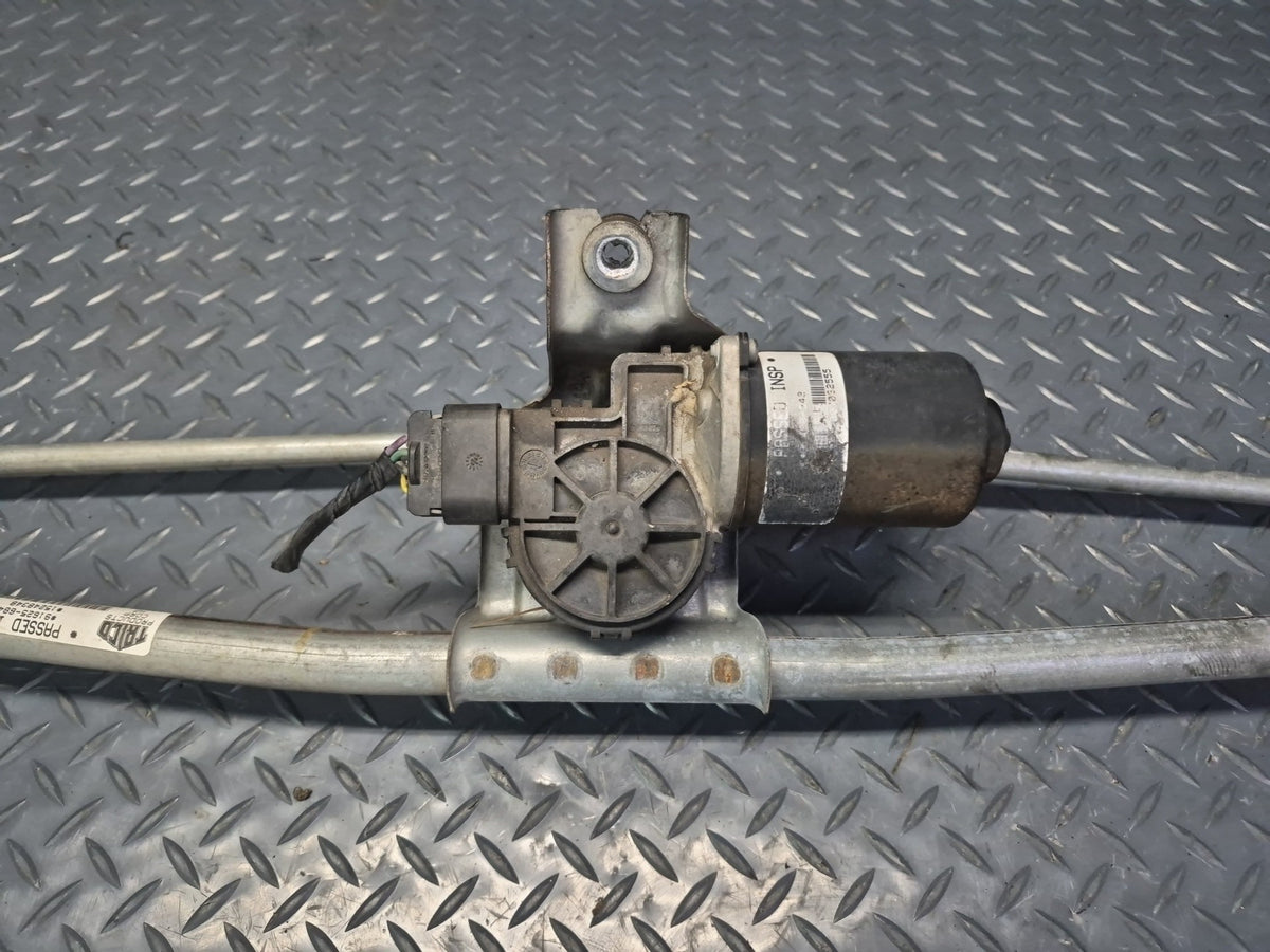 2008-2009 Hummer H2 Front Windshield Wiper Transmission Linkage W/ Motor