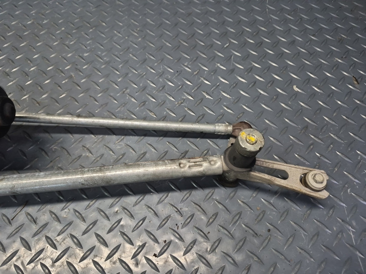 2008-2009 Hummer H2 Front Windshield Wiper Transmission Linkage W/ Motor